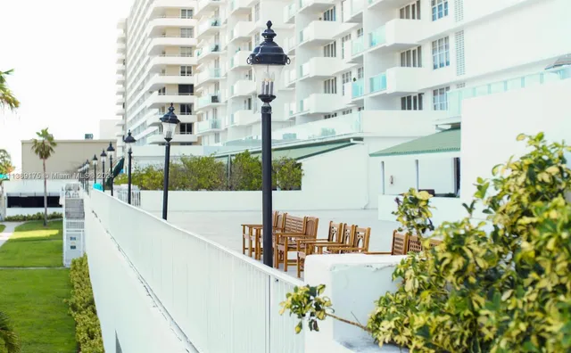 $5,000 | 5601 Collins Avenue, Unit 1204, Miami Beach, FL 33140