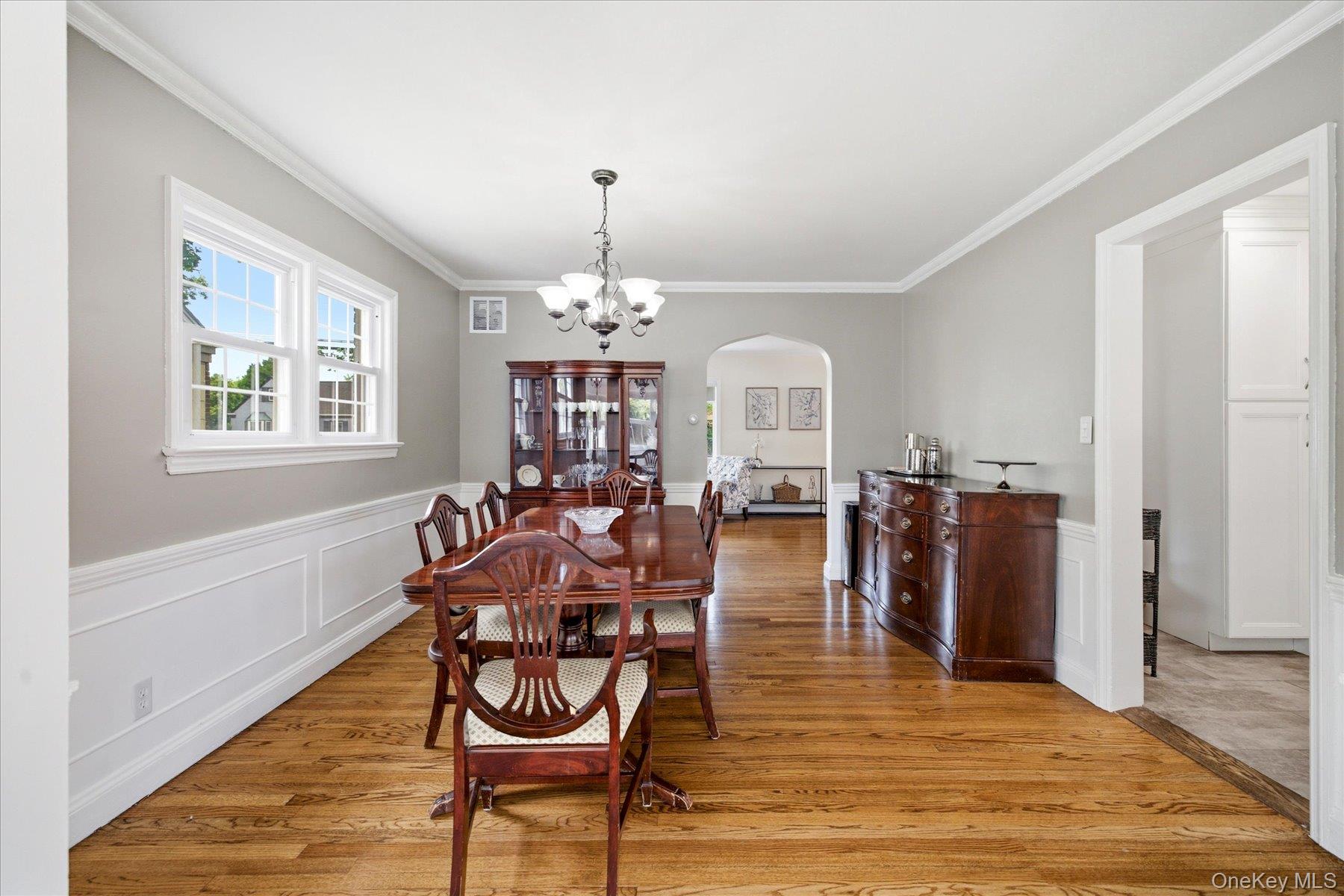 41 Hart Street Lynbrook, NY 11563 - Photo 11 of 30