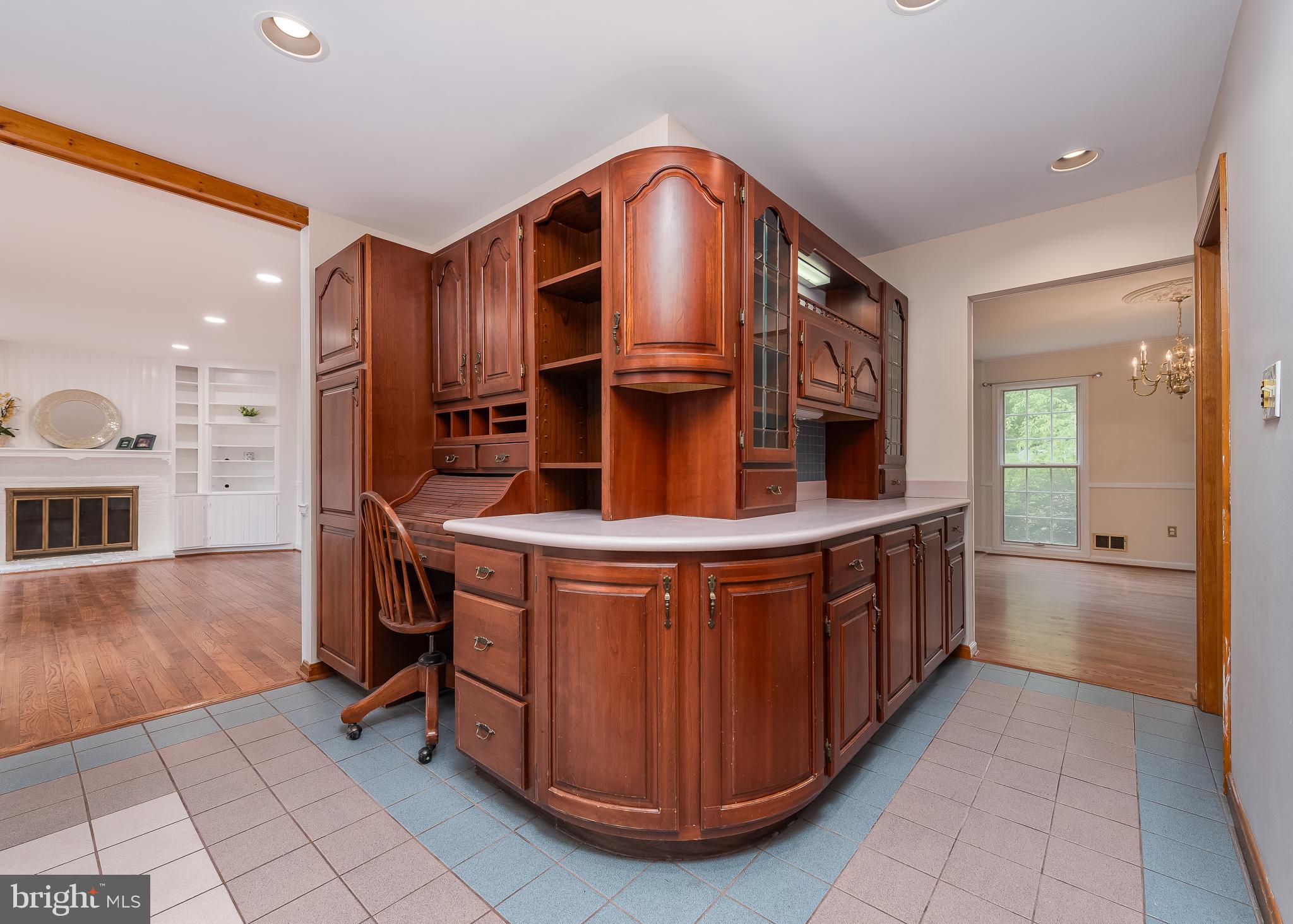 4945 West Running Brook Road Columbia, MD 21044 - Photo 14 of 65 Built in desk of family room
