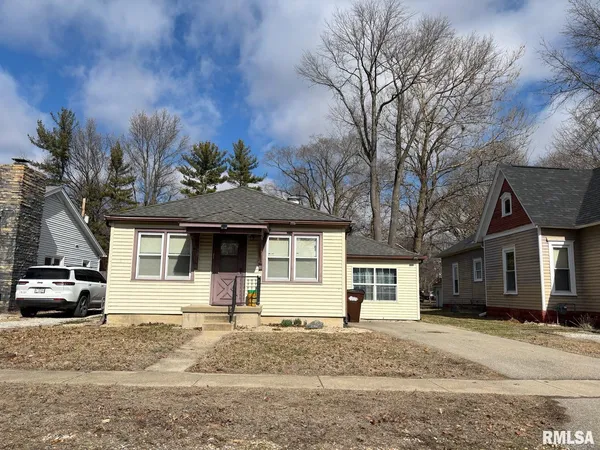 $925 | 811 Monroe Street, Pawnee, IL 62558