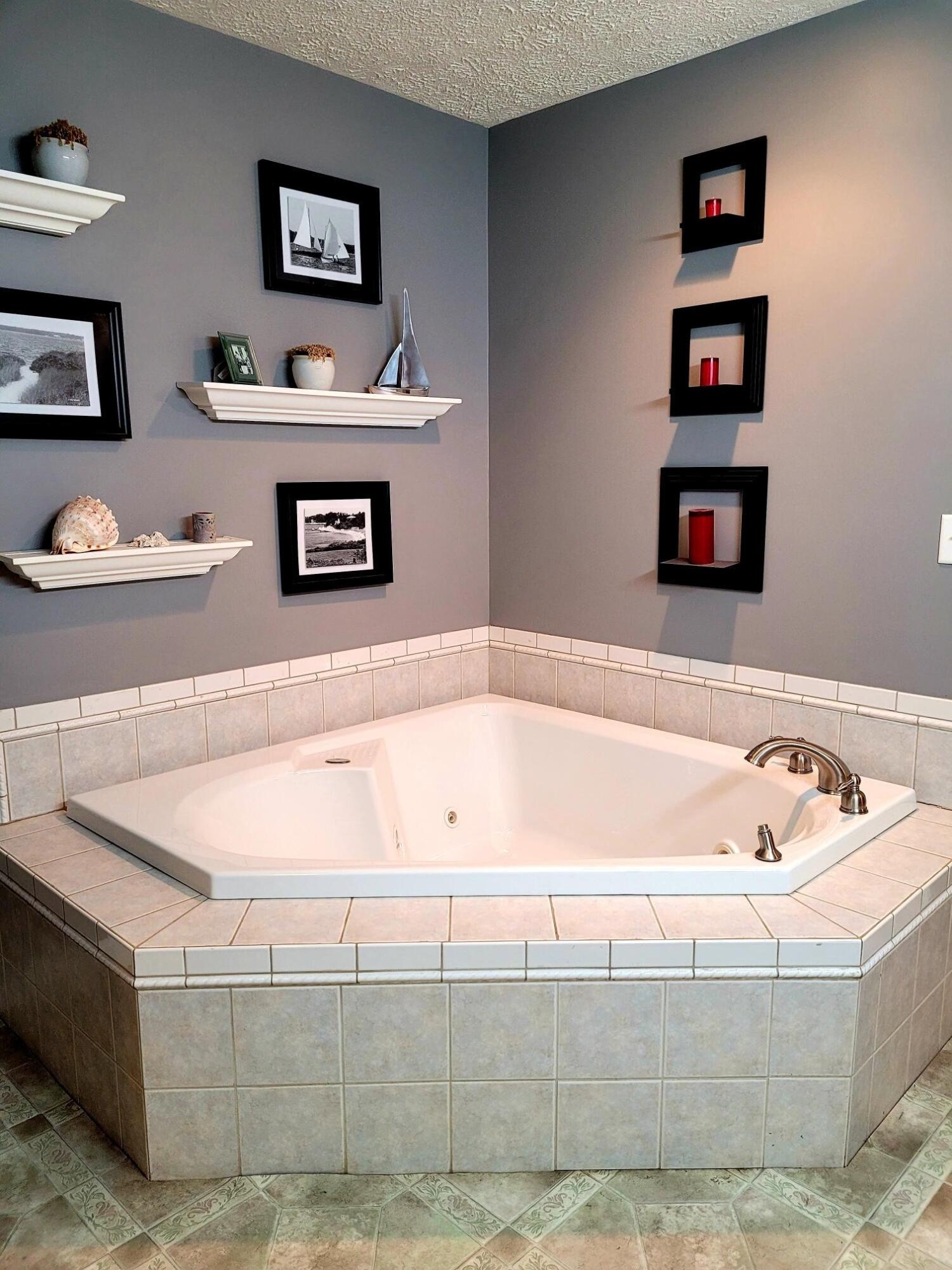 155 Kidder Road South China, ME 04358 - Photo 23 of 68 Jacuzzi Tub