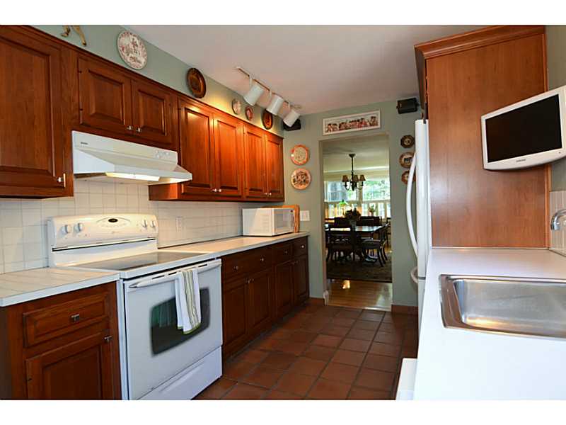 138 Edgehill Road Warwick, RI 02889 - Photo 12 of 25 Kitchen.