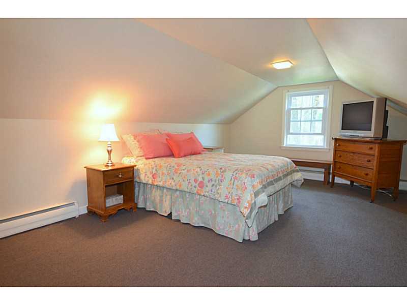 138 Edgehill Road Warwick, RI 02889 - Photo 21 of 25 Bedroom.