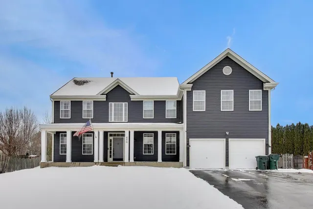 $545,000 | 490 Nuthatch Way, Lindenhurst, IL 60046