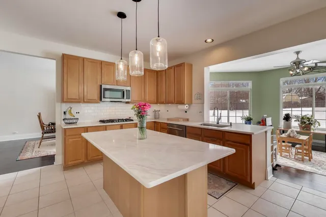 $545,000 | 490 Nuthatch Way, Lindenhurst, IL 60046