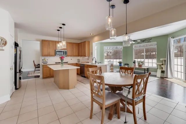 $545,000 | 490 Nuthatch Way, Lindenhurst, IL 60046