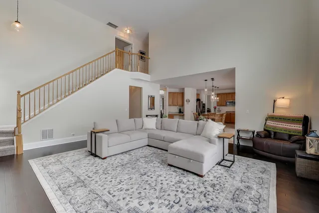 $545,000 | 490 Nuthatch Way, Lindenhurst, IL 60046