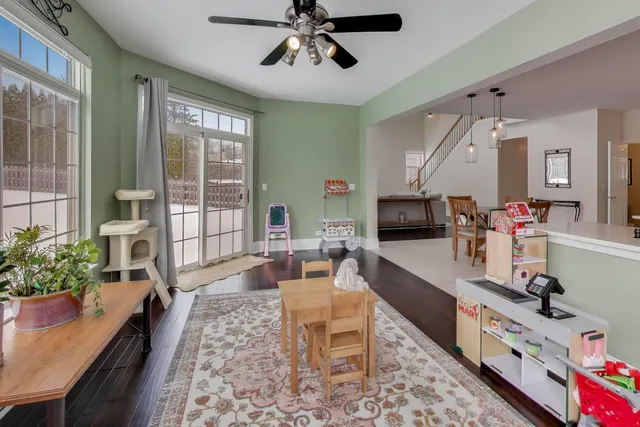 $545,000 | 490 Nuthatch Way, Lindenhurst, IL 60046