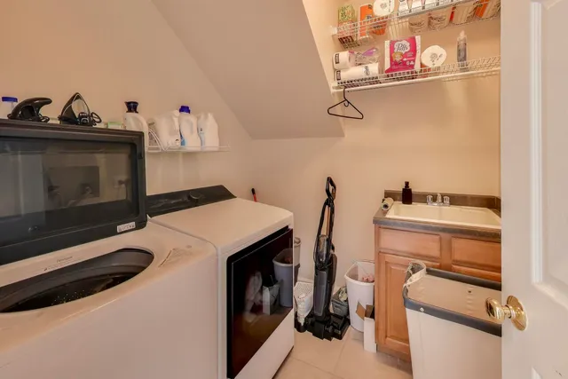 $545,000 | 490 Nuthatch Way, Lindenhurst, IL 60046