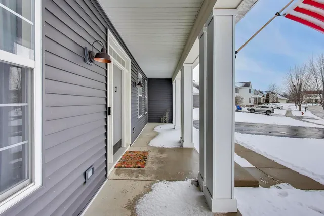 $545,000 | 490 Nuthatch Way, Lindenhurst, IL 60046