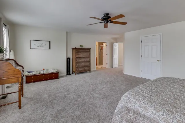 $545,000 | 490 Nuthatch Way, Lindenhurst, IL 60046