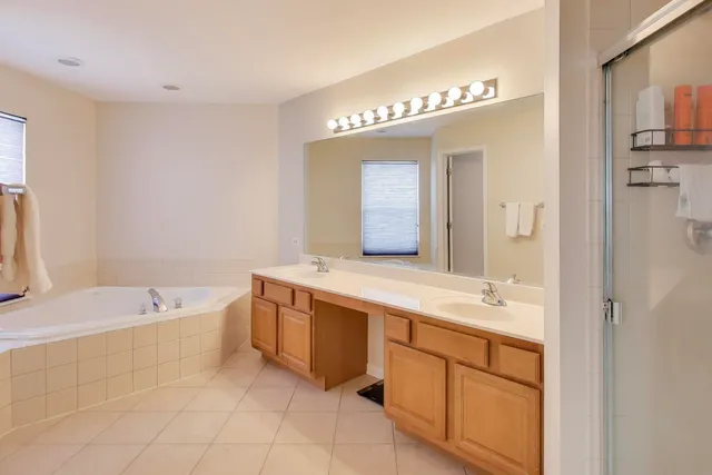 $545,000 | 490 Nuthatch Way, Lindenhurst, IL 60046