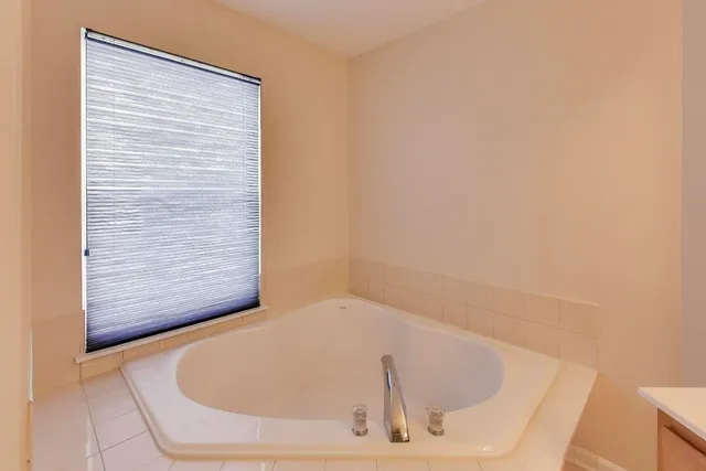 $545,000 | 490 Nuthatch Way, Lindenhurst, IL 60046