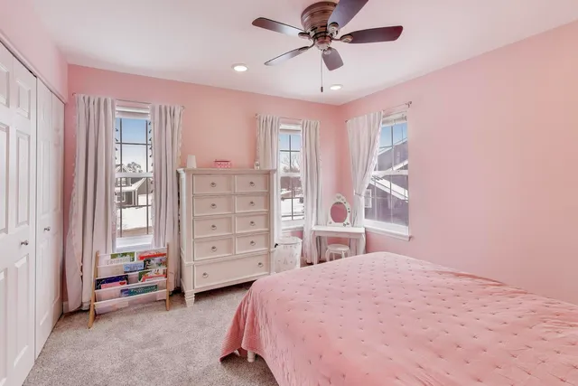 $545,000 | 490 Nuthatch Way, Lindenhurst, IL 60046