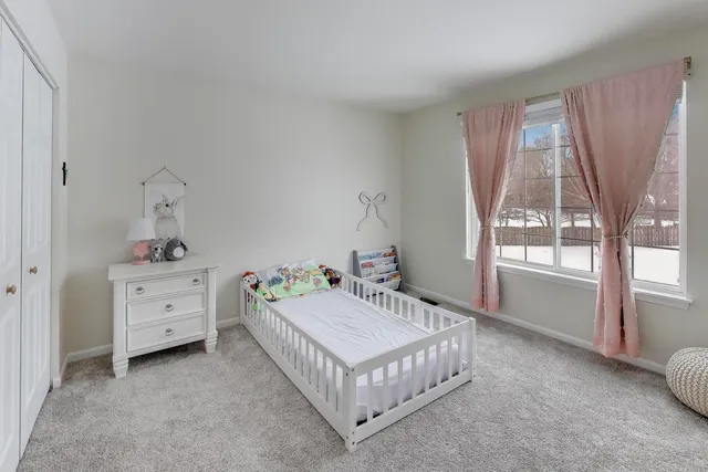 $545,000 | 490 Nuthatch Way, Lindenhurst, IL 60046