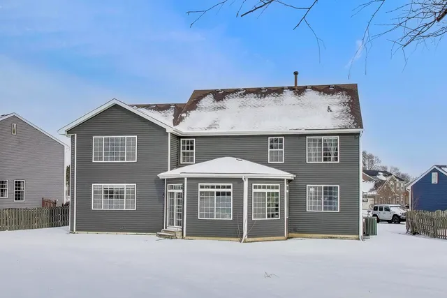 $545,000 | 490 Nuthatch Way, Lindenhurst, IL 60046