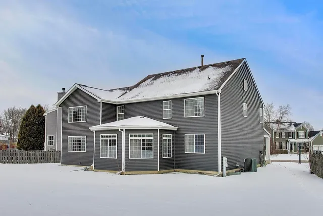 $545,000 | 490 Nuthatch Way, Lindenhurst, IL 60046