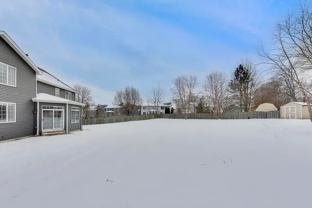 $545,000 | 490 Nuthatch Way, Lindenhurst, IL 60046