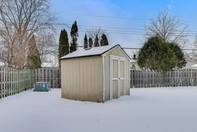 $545,000 | 490 Nuthatch Way, Lindenhurst, IL 60046