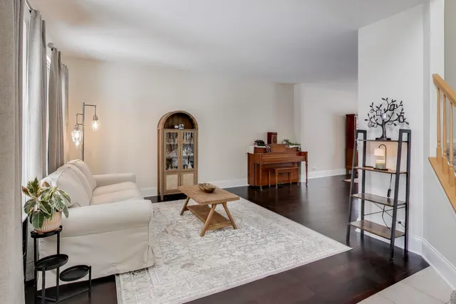 $545,000 | 490 Nuthatch Way, Lindenhurst, IL 60046