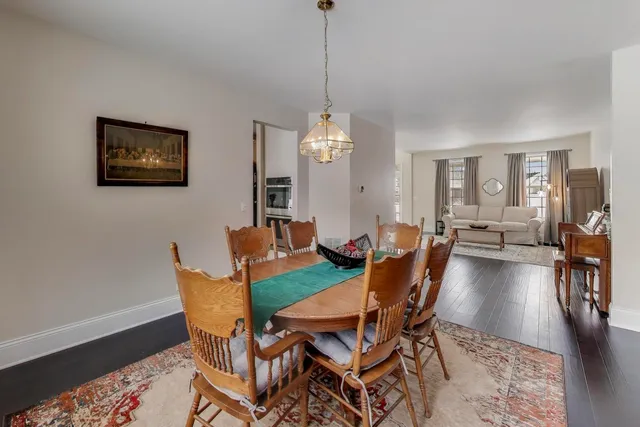 $545,000 | 490 Nuthatch Way, Lindenhurst, IL 60046