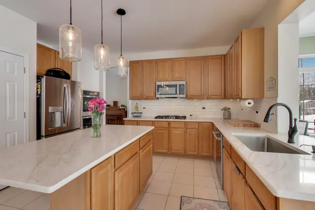 $545,000 | 490 Nuthatch Way, Lindenhurst, IL 60046