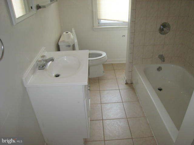 6109 York Road Baltimore, MD 21212 - Photo 9 of 17 2nd Fl Bath
