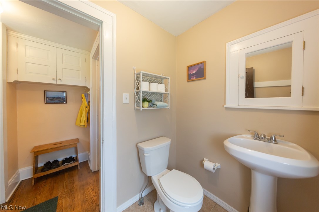 3004 East Overlook Road Cleveland, OH 44118 - Photo 16 of 35 Half bath on 1st floor