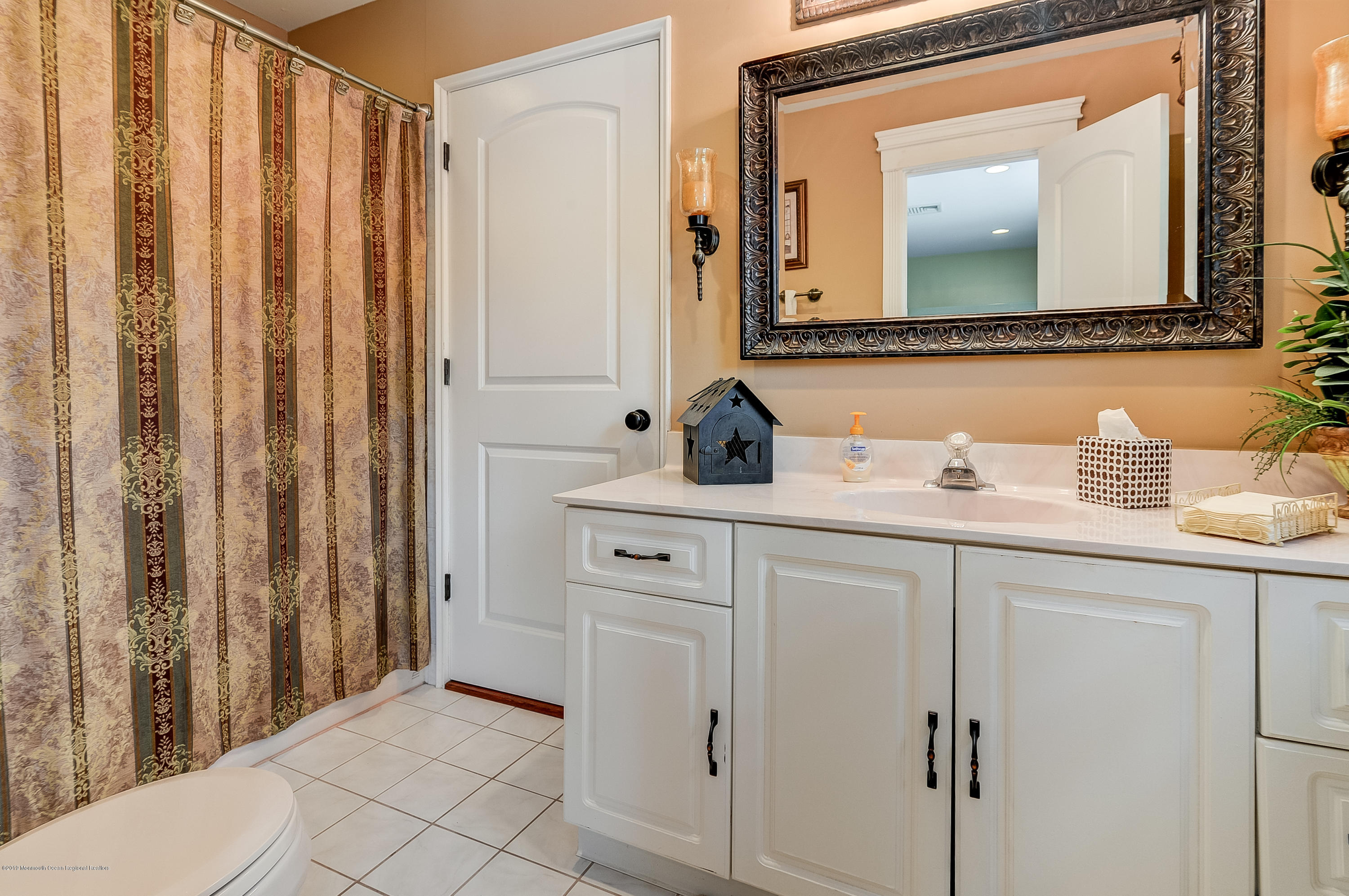15 Saddle Ridge Road Colts Neck, NJ 07722 - Photo 28 of 47 Full Bath
