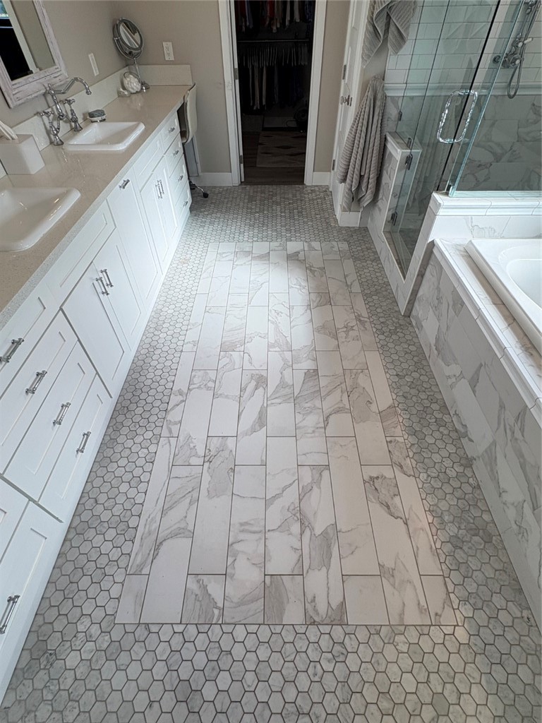 15471 Victoria Huntington Beach, CA 92647 - Photo 24 of 37 a bathroom with a sink a vanity and a mirror