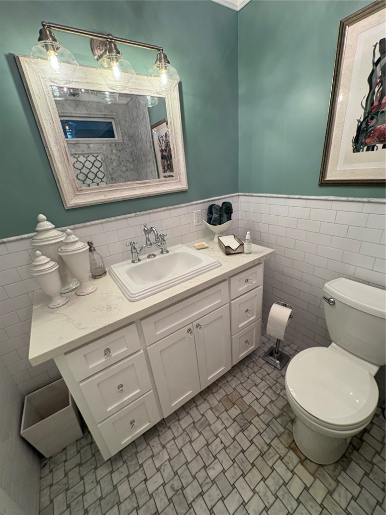 15471 Victoria Huntington Beach, CA 92647 - Photo 28 of 37 a bathroom with a toilet sink and mirror