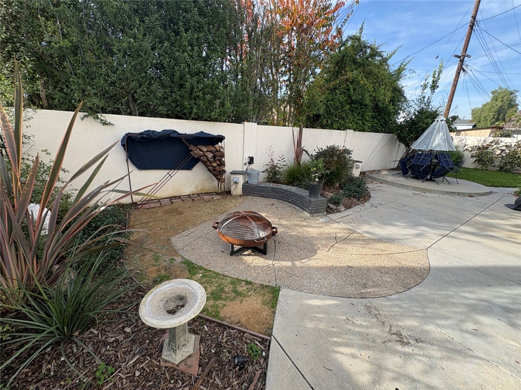 15471 Victoria Huntington Beach, CA 92647 - Photo 36 of 37 a view of outdoor space and yard