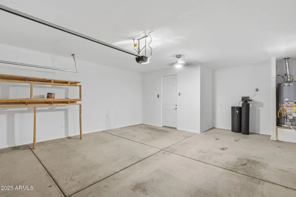 a view of empty room with a ceiling fan