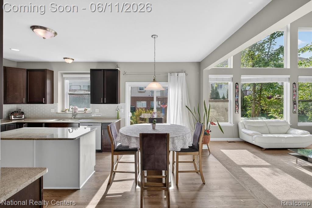 27412 Victoria Road Novi, MI 48374 - Photo 9 of 61