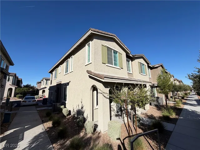 $1,945 | 20 Barbara Lane, Unit 32, Las Vegas, NV 89183