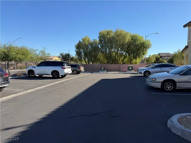 $1,945 | 20 Barbara Lane, Unit 32, Las Vegas, NV 89183