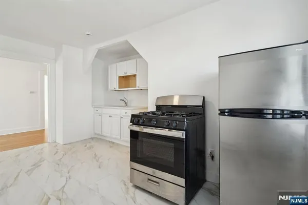 $1,700 | 403 Abington Avenue, Unit 3, Bloomfield, NJ 07003