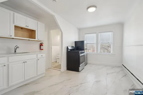 $1,700 | 403 Abington Avenue, Unit 3, Bloomfield, NJ 07003