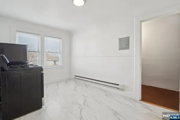 $1,700 | 403 Abington Avenue, Unit 3, Bloomfield, NJ 07003