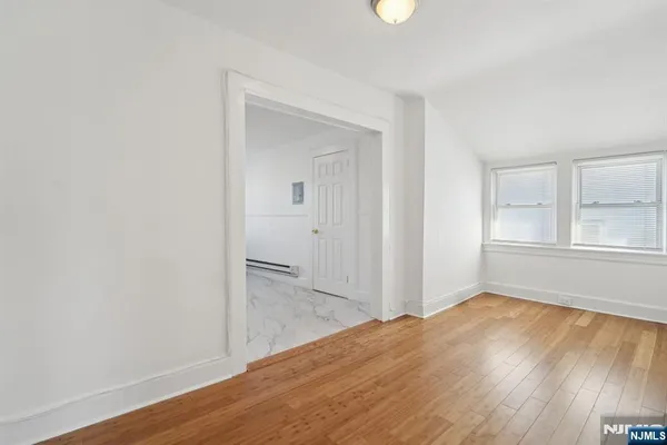 $1,700 | 403 Abington Avenue, Unit 3, Bloomfield, NJ 07003