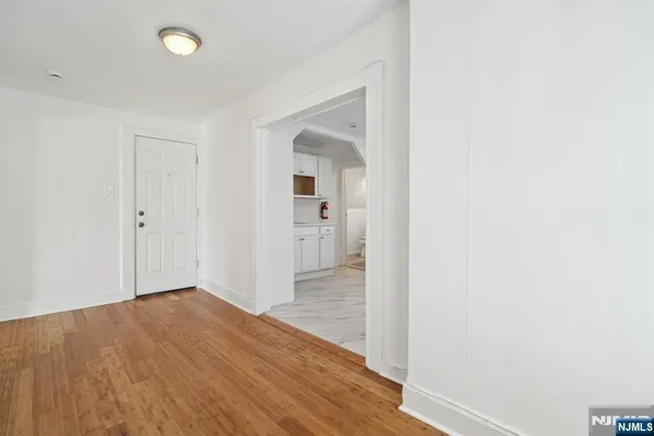 $1,700 | 403 Abington Avenue, Unit 3, Bloomfield, NJ 07003