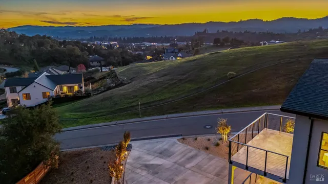 $3,850,000 | 1580 Clear Ridge Drive, Healdsburg, CA 95448