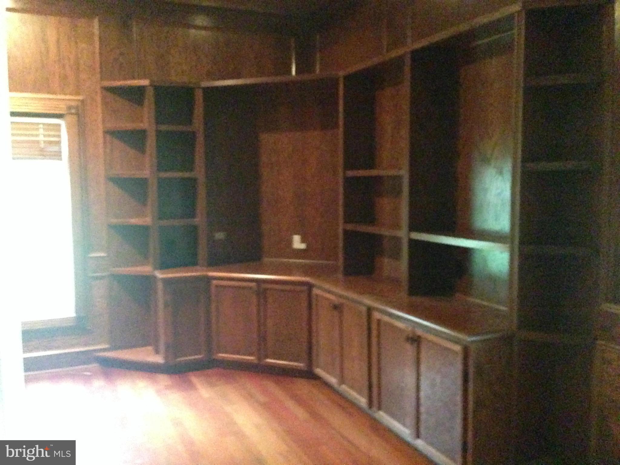 14801 River Road Rockville, MD 20854 - Photo 19 of 30 Interior (General)Office/library