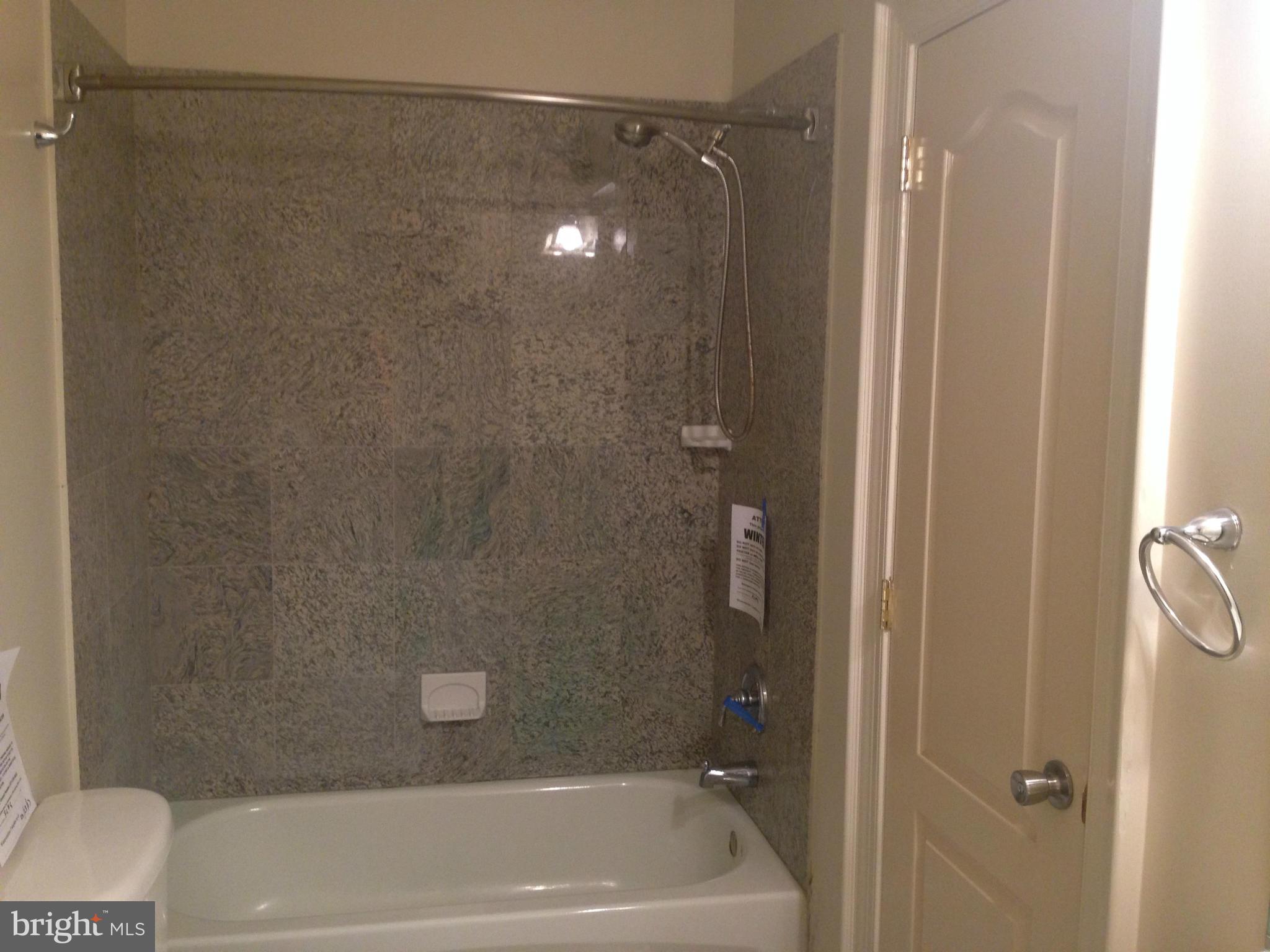 14801 River Road Rockville, MD 20854 - Photo 25 of 30 Bath2