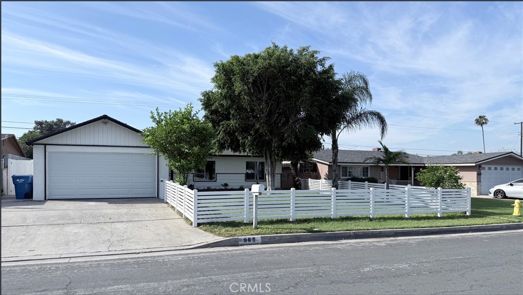 962 East Citrus Edge Street Azusa, CA 91702 - Photo 2 of 24