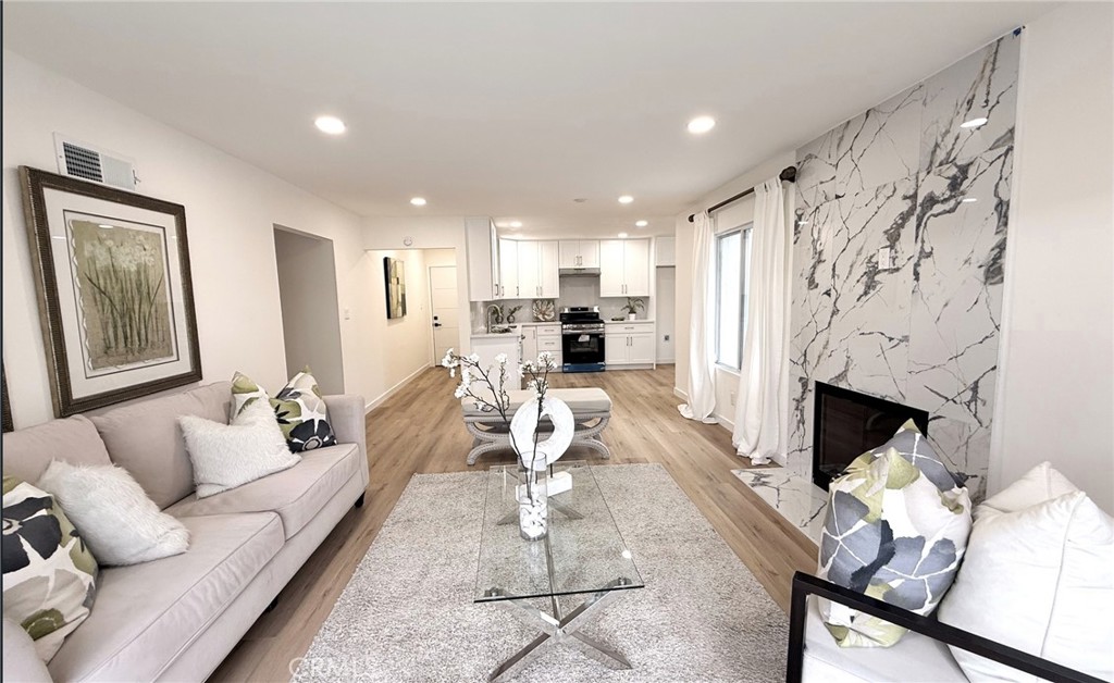 962 East Citrus Edge Street Azusa, CA 91702 - Photo 4 of 24