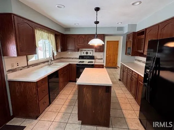 $290,000 | 700 South Sharon Avenue, Fowler, IN 47944