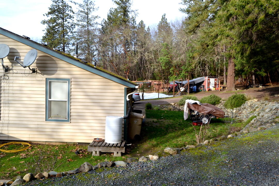 4860 North River Road Gold Hill, OR 97525 - Photo 21 of 27 DSC_3996
