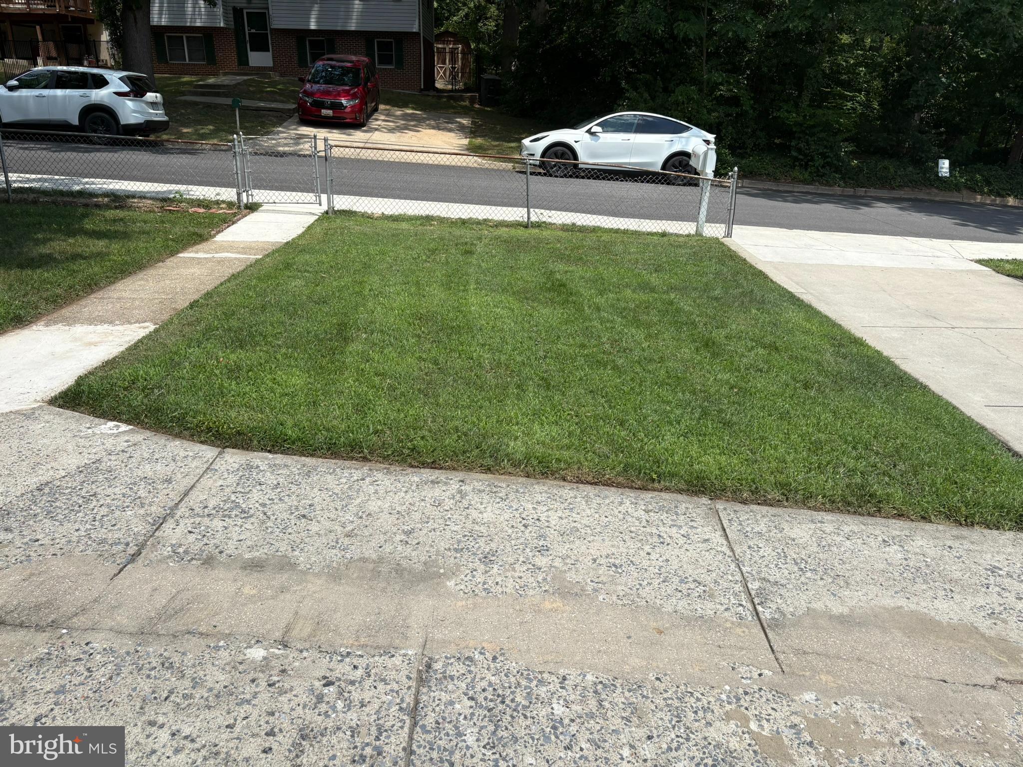 4903 Hollywood Road College Park, MD 20740 - Photo 21 of 28 Front Driveway, Fence