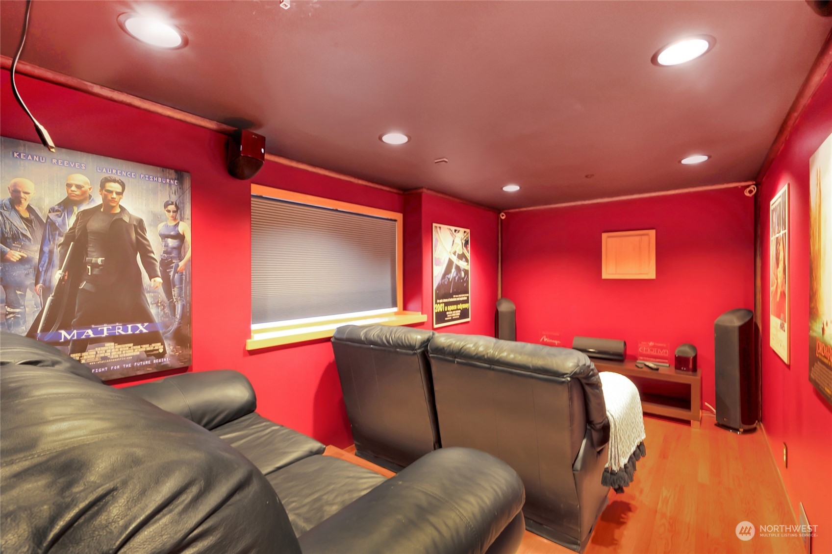 33233 Northeast 70th Street Carnation, WA 98014 - Photo 26 of 30 a room with furniture and screen